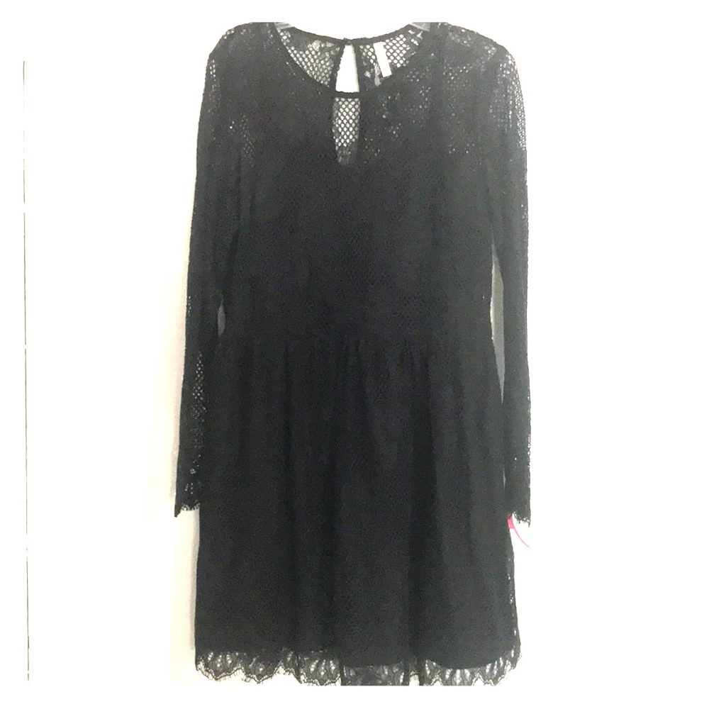 Gorgeous little black dress